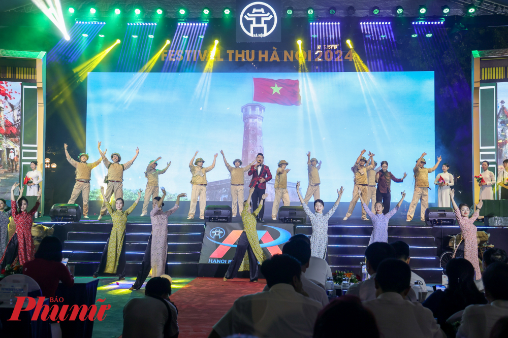 Tối 20.9, Festival Thu Hà Nội lần thứ 2 năm 2024 có chủ đề “Thu Hà Nội - Mùa thu lịch sử” khai mạc tại không gian đi bộ hồ Hoàn Kiếm và một số điểm du lịch trên địa bàn thành phố.