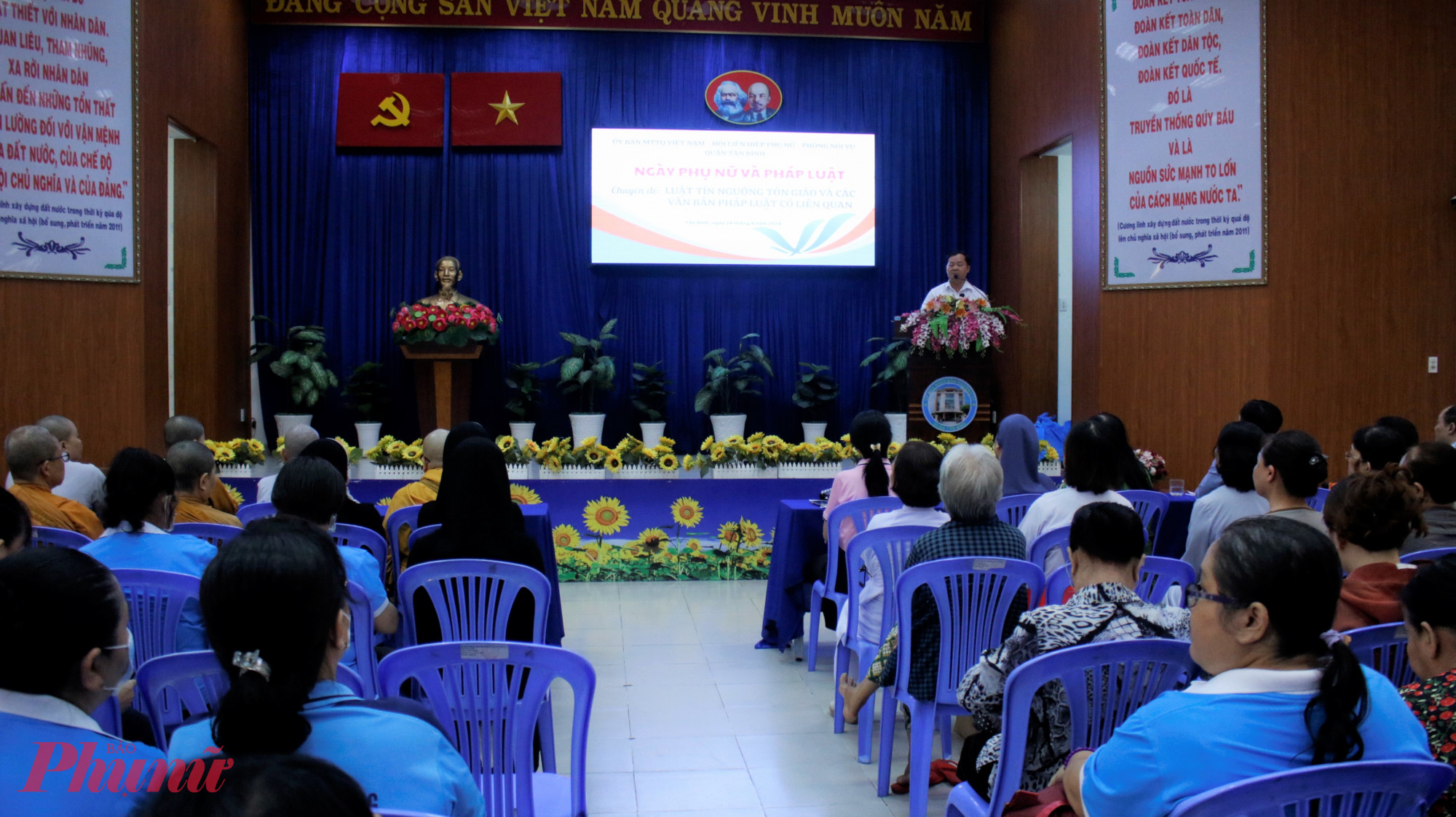 Ông Nguyễn Văn Châu - Phó trưởng phòng nghiệp vụ Ban Tuyên giáo TPHCM là báo cáo viên chuyên đề về Luật Tín ngưỡng Tôn giáo và các văn bản pháp luật có liên quan tại ngày hội