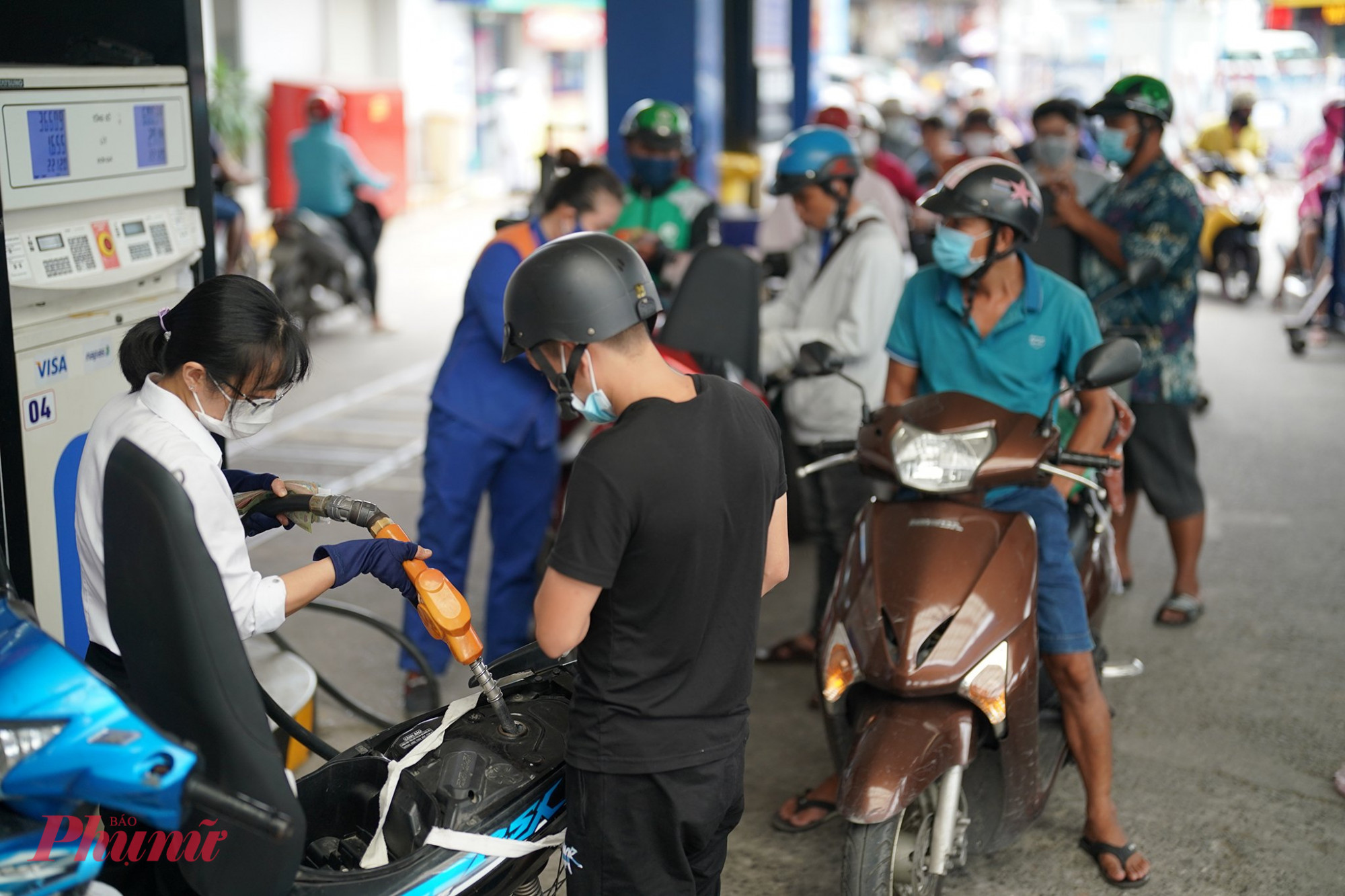 Giá xăng dầu đồng loạt điều chỉnh tăng trong chiều ngày 26/9 - Ảnh: Ngọc Thùy