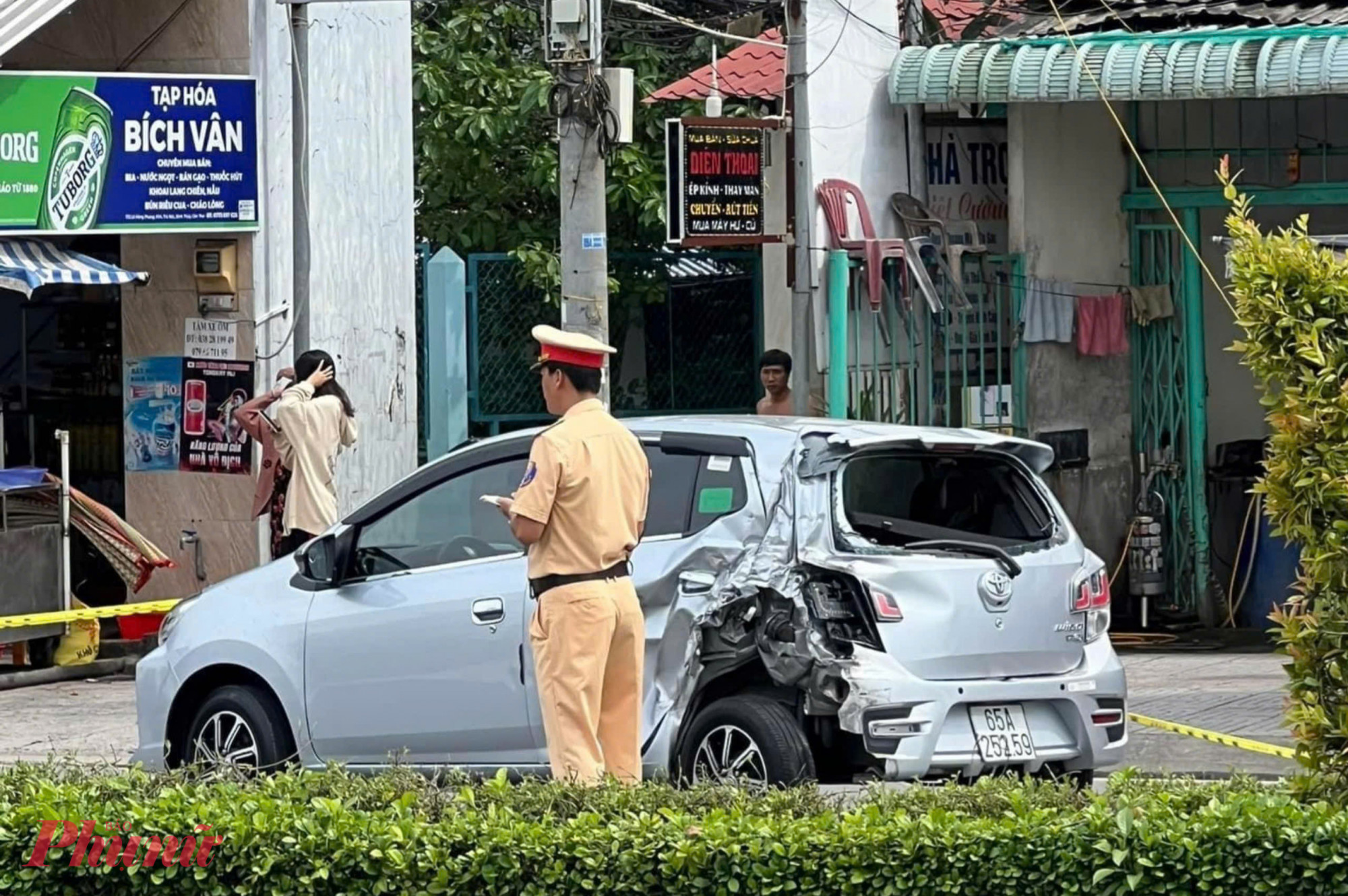 Một xe ô tô bị hư hỏng do đối tượng Tống Văn Hoàng Tuấn gây ra - Ảnh bạn đọc cung cấp