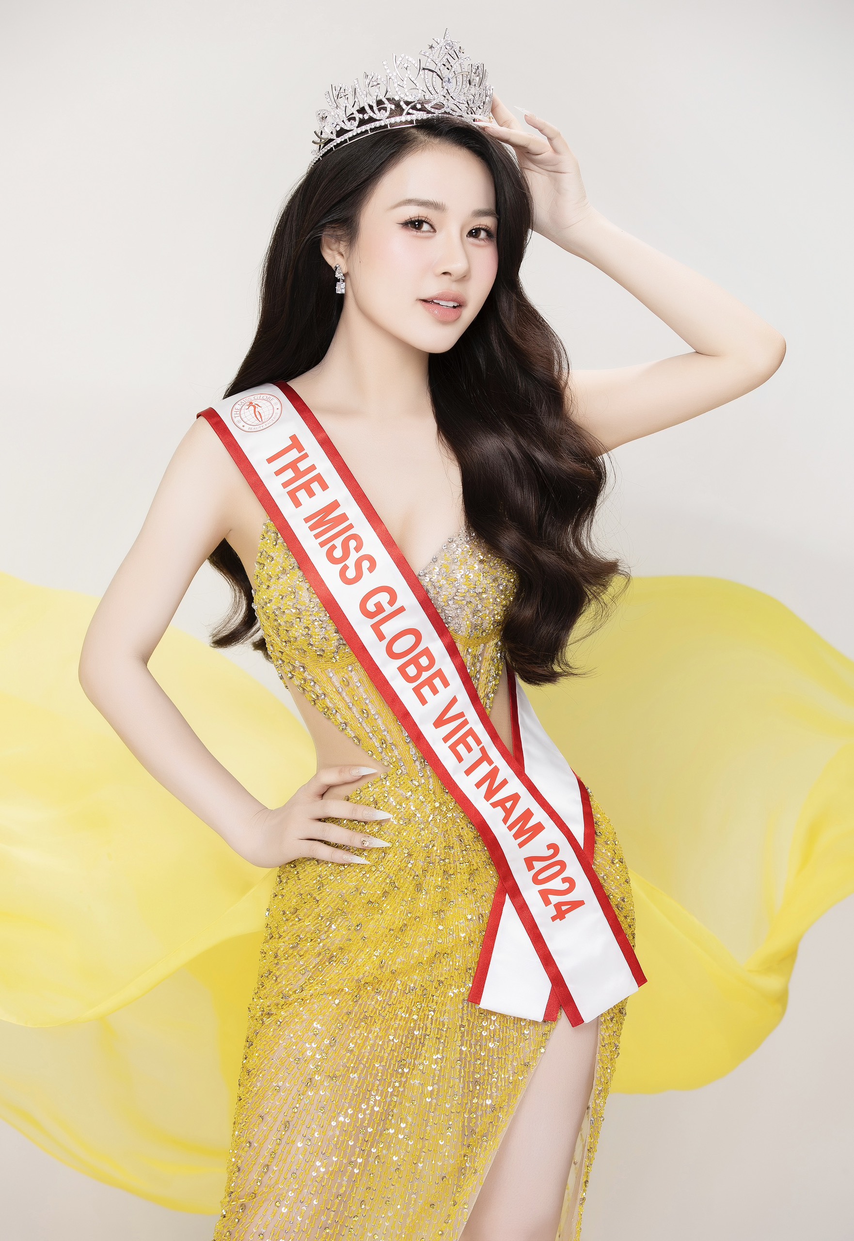 Đỗ Hà Trang vừa đạt danh hiệu Á hậu 1 Hoa Hậu Du Lịch Việt Nam Toàn Cầu (Miss Tourism Vietnam Global) 2024. Suốt hành trình tại cuộc thi năm nay, mỹ nhân sinh năm 1999 nổi bật với vẻ đẹp rạng rỡ và tinh thần tích cực tham gia nhiều hoạt động. 