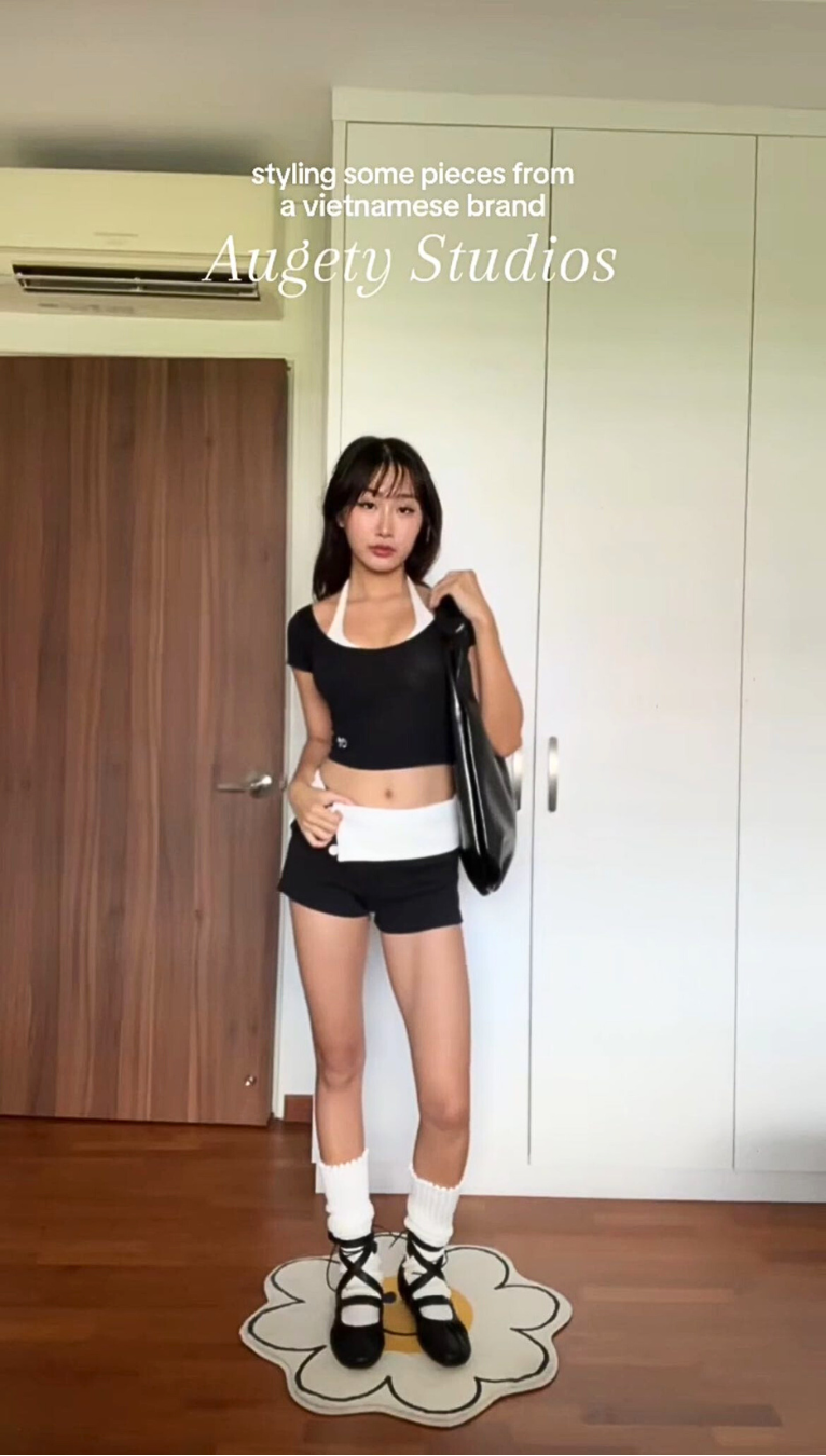 Faith Lim - một KOL người Singapore thường xuyên chia sẻ cách phối outfit thường ngày lên Instagram cá nhân. Trong đó, nhiều local brand Việt được cô nàng điểm mặt và xếp vào nhóm yêu thích - Ảnh: Shopee