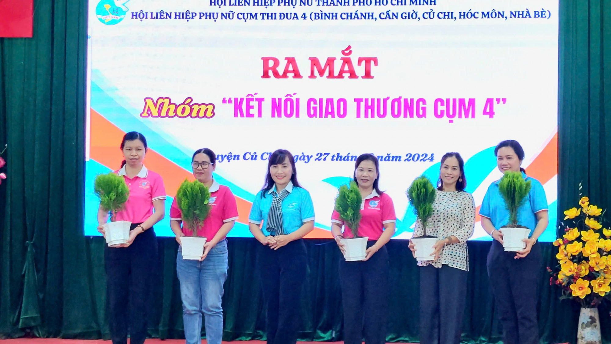 Dịp này, Hội LHPN Cụm IV cũng ra mắt nhóm Kết nối giao thương cụm IV - là nơi để các thương nhân kết nối, giao lưu, chia sẻ, hỗ trợ lẫn nhau