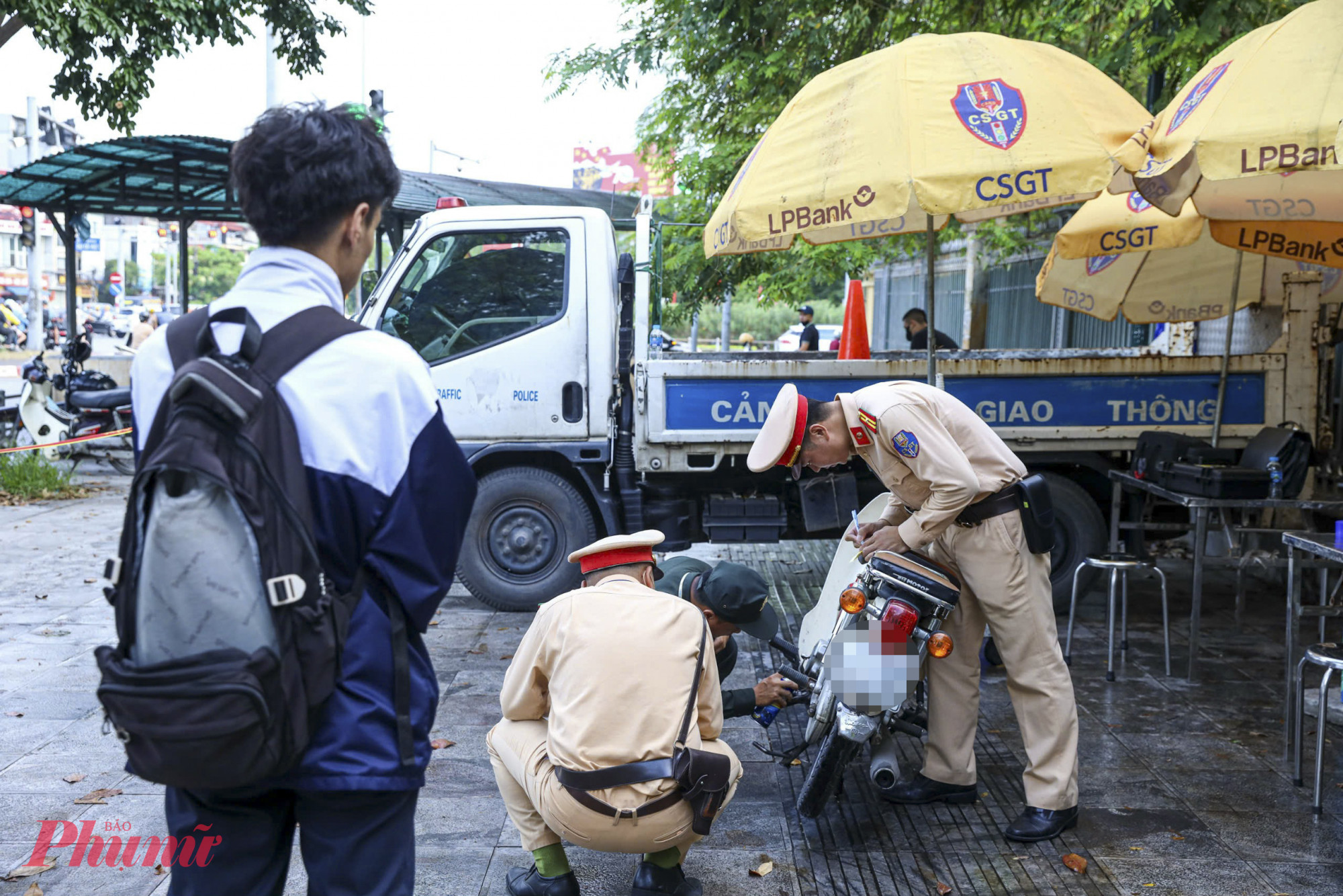 Đối với những trường hợp học sinh vi phạm, gửi thông báo về cho nhà trường để có hình thức xử lý và biện pháp giáo dục phù hợp theo đúng chỉ đạo của Thủ tướng Chính phủ tại Chỉ thị số 31/CT-TTg ngày 21/12/2023.