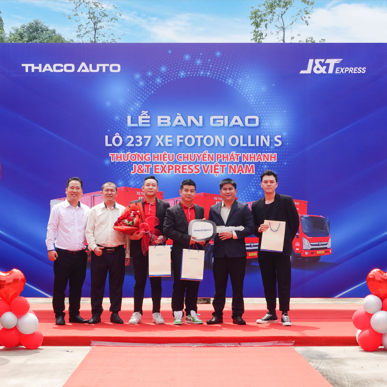 J&T Express sở hữu nhiều dòng xe tải do THACO AUTO sản xuất và phân phối - Ảnh: THACO AUTO