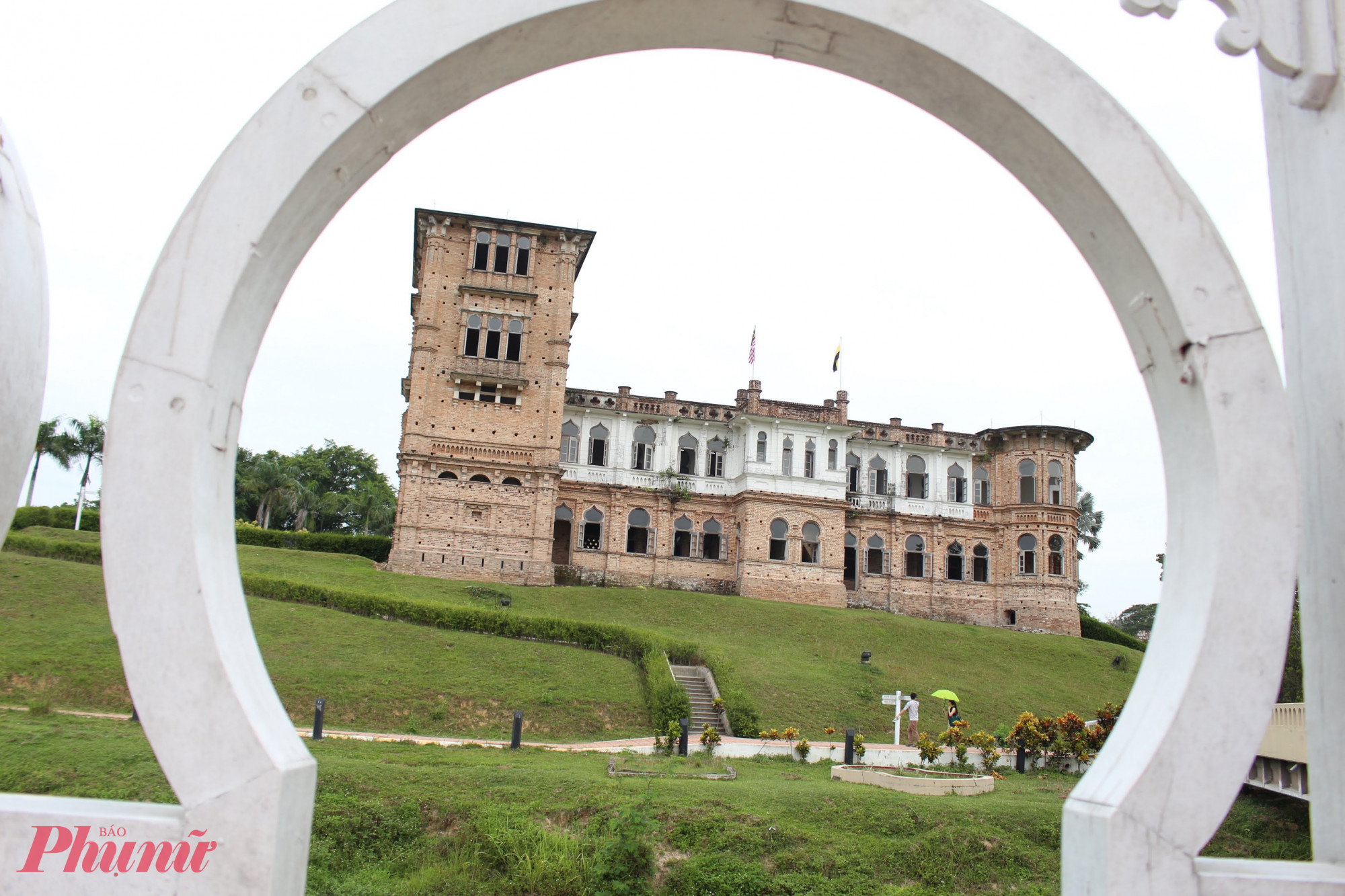 Lâu đài Kellie (Kellie's Castle, hay còn được gọi là Kellie's Folly) được Kellie William Smith, ông chủ quản lý đồn điền người Scotland xây dựng vào năm 1915. Ngày nay, Kellie’s Castle thuộc bang Perak, Malaysia, cách thành phố Ipoh khoảng 20 phút đi xe.