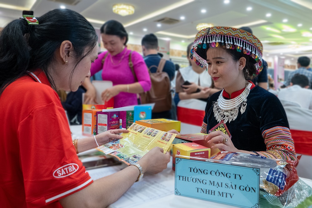 Các tỉnh/thành cần có những doanh nghiệp thương mại làm đầu mối tập trung các sản phẩm OCOP để kết nối với các nhà phân phối, các nhà bán lẻ trên địa bàn TPHCM - Ảnh: SATRA