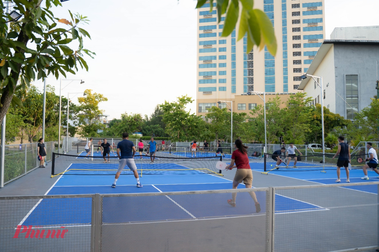 Pickleball đang thu hút rất đông người dân Quảng Nam tham gia