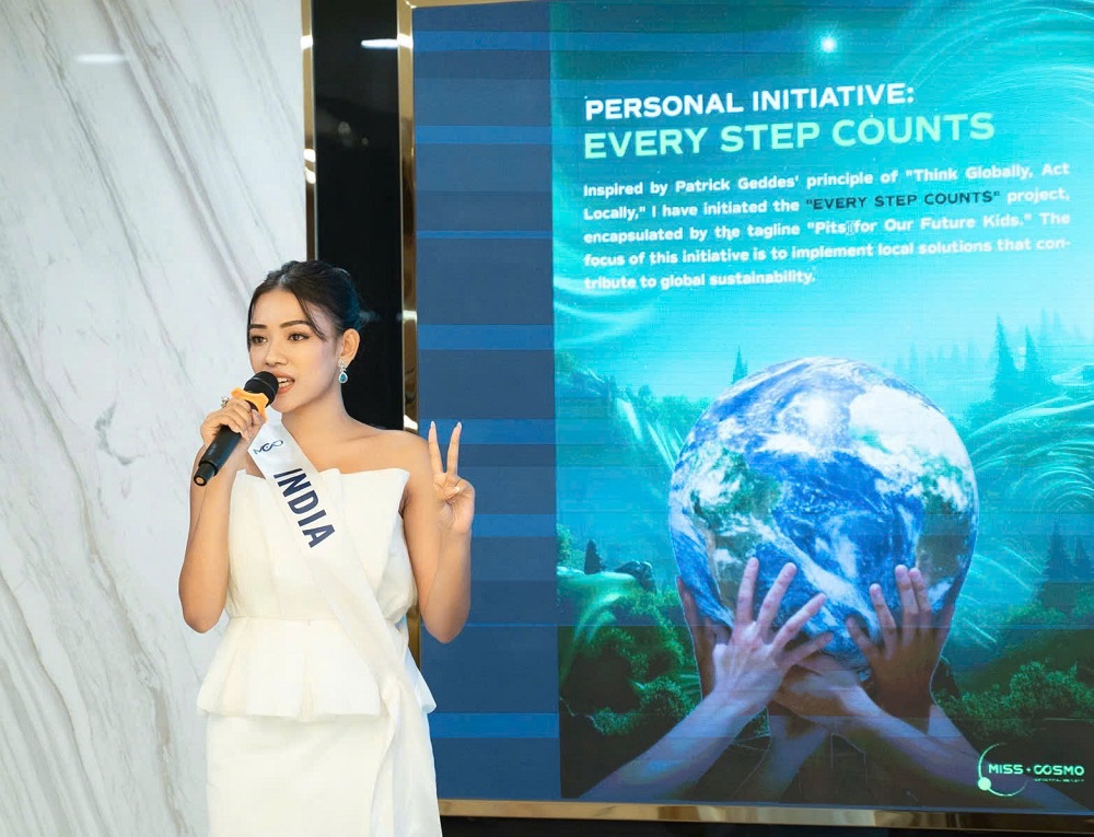 Thí sinh trình bày dự án tại phần thi “Cosmo Green Summit - Impactful Beauty” - Ảnh: Nam A Bank