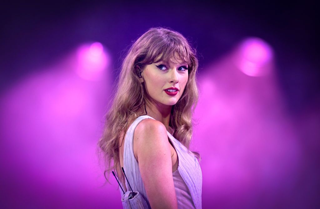 Nữ ca sĩ Taylor Swift là một trong những nhân vật nổi tiếng bị AI gán ghép vào các bộ phim khiêu dâm deepfake- Ảnh: Gareth Cattermole / TAS24 / Getty Images for TAS Rights Management