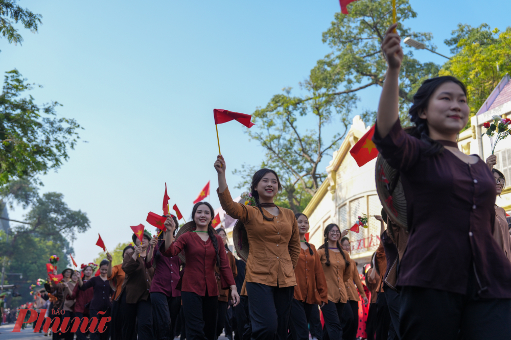 Khối Thanh niên xung phong như tái hiện lại một thời quá khứ hoa lửa nhiệt huyết của lứa tuổi thanh niên.