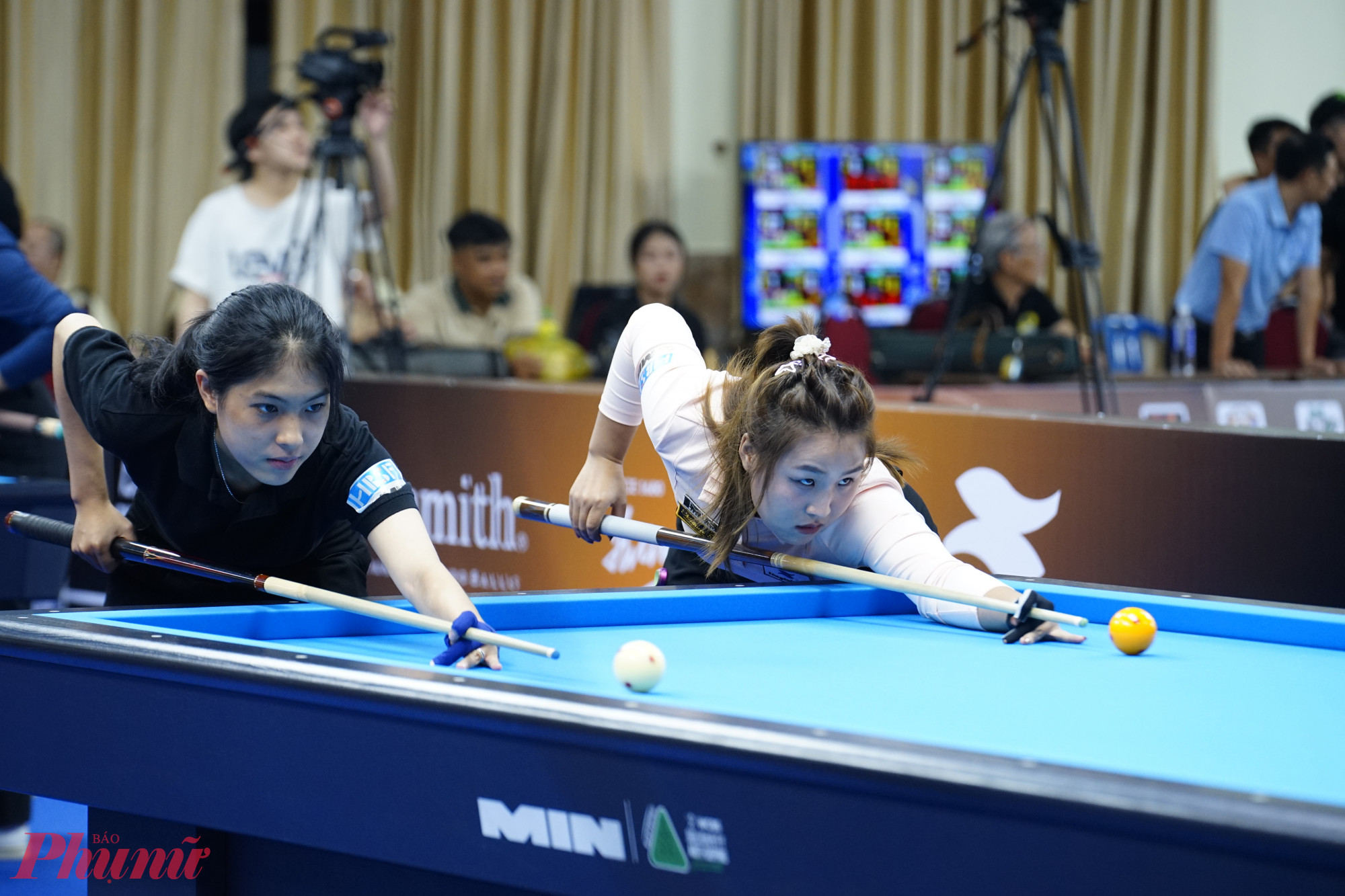 Giải Billiards Carom 3 băng nữ TP.HCM năm 2024 do Liên đoàn Billiards & Snookers TPHCM (HBSF) phối hợp cùng các đơn vị đồng hành tổ chức. Theo BTC, giải đấu sẽ diễn ra theo hình thức tour đấu định kỳ với thời gian 3 tháng 1 lần, việc này sẽ giúp các bóng hồng sẽ có cơ hội thi đấu cọ xát, nâng cao trình độ.