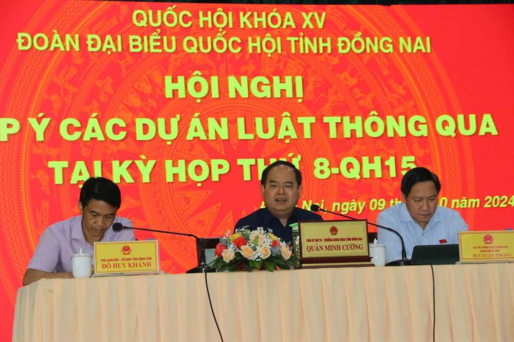 Phó bí thư Tỉnh ủy, Trưởng đoàn Đại biểu Quốc hội tỉnh Đồng Nai Quản Minh Cường (ngồi giữa) chủ trì hội nghị - Ảnh: EVNSPC