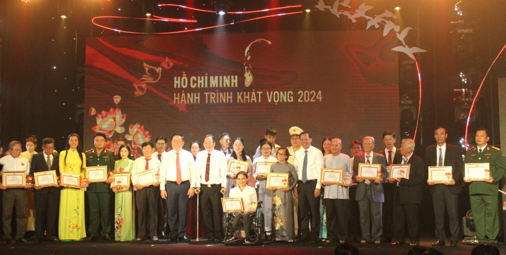 Chương trình tôn vinh 17 điển hình, 12 mô hình