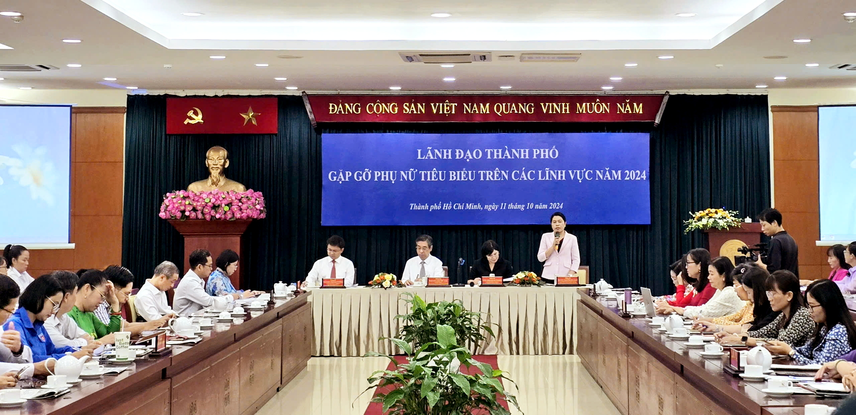 Lãnh đạo TPHCM gặp gỡ phụ nữ tiêu biểu trên các lĩnh vực năm 2024