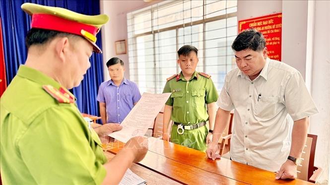 Ông Nguyễn Bảo Sinh bị khởi tố, bắt giam liên quan đến sai phạm tại Trung tâm Phát triển quỹ đất thành phố Long Xuyên. Ảnh: TTXVN phát