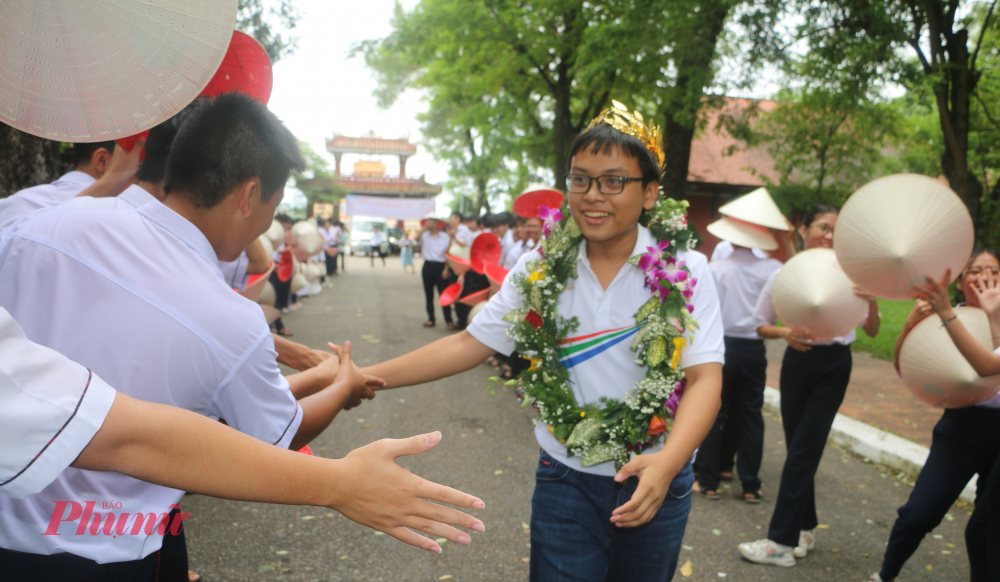 Phú Đức cũng mong mốn các bạn học sinh của trường luôn giữ vững thành tích học tập cũng như thi đấu Olympia để tiếp tục đem vòng nguyệt quế vinh quang về ngôi trường có lịch sử 128 năm hình thành và phát triển