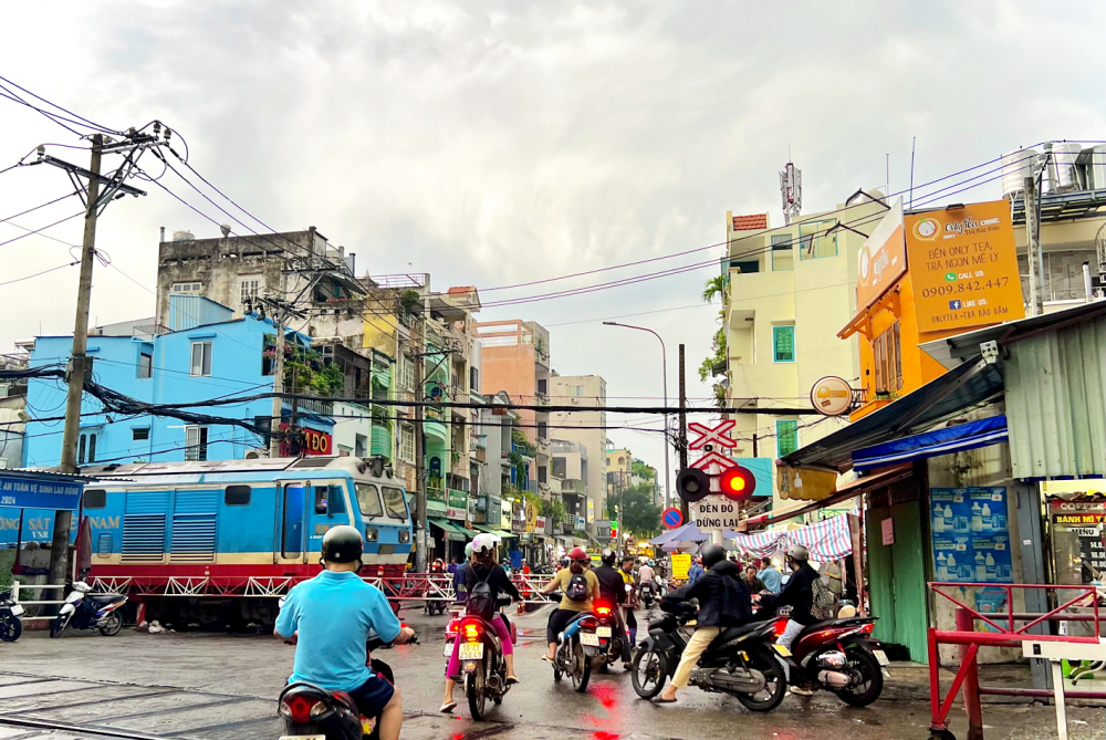 Đoạn đường sắt ngay nút giao Trần Văn Đang - Đỗ Thị Lời trước đây từng là “điểm hẹn”  ưa thích của giới giang hồ