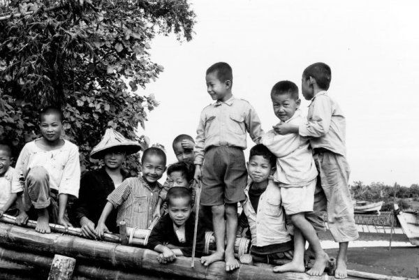 Nhũng đứa trẻ nông thôn xứ Đài những năm 1950-1960