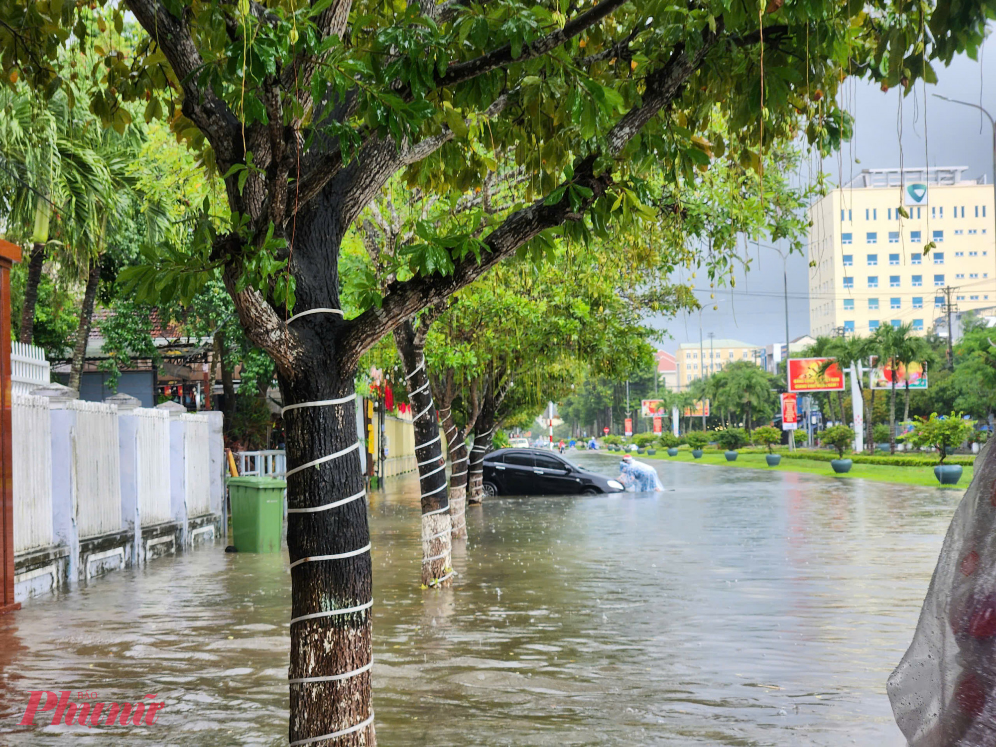 Nhiều tuyến đường ở trung tâm TP Tam Kỳ bị ngập sâu