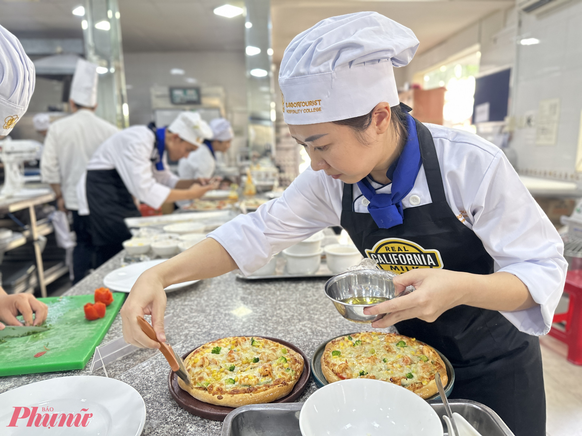 Từng mở nhà hàng bán pizza nhưng thí sinh Đào Lệ Quyên cho biết để nâng cao kỹ thuật chế biến món ăn, cô quyết định đi học nghề. Là sinh viên năm nhất,, vẫn chưa khỏi bở ngỡ nên cô tham gia cuộc thi với hy vọng