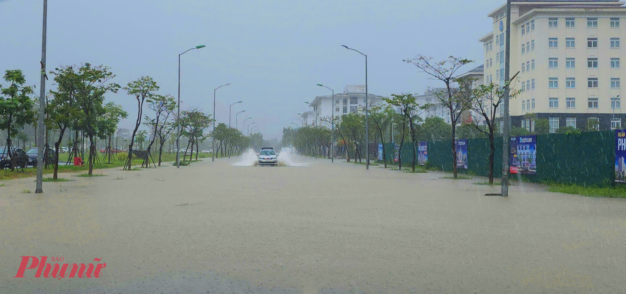 Mưa trắng trời suốt ngày khiến các vùng thấp trũng ở trung tâm TP Huế nagạp úng 