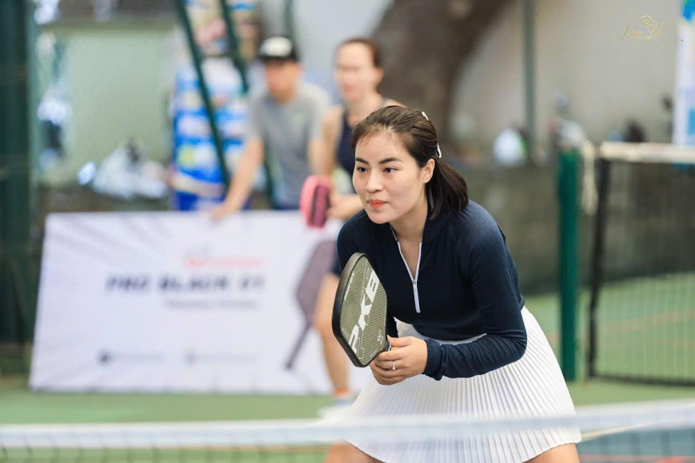 Nữ CEO Hương Phạm tập trung cao độ trên sân pickleball - Ảnh do nhân vật cung cấp