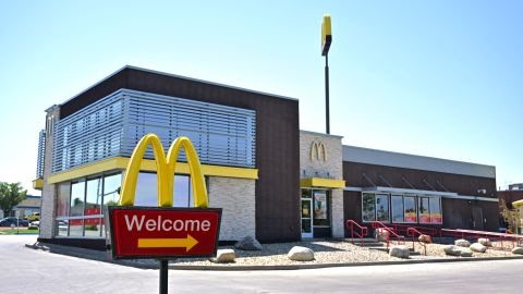 Hàng loạt người nhập viện sau khi ăn sandwich của McDonald tại Mỹ - Ảnh: Getty image