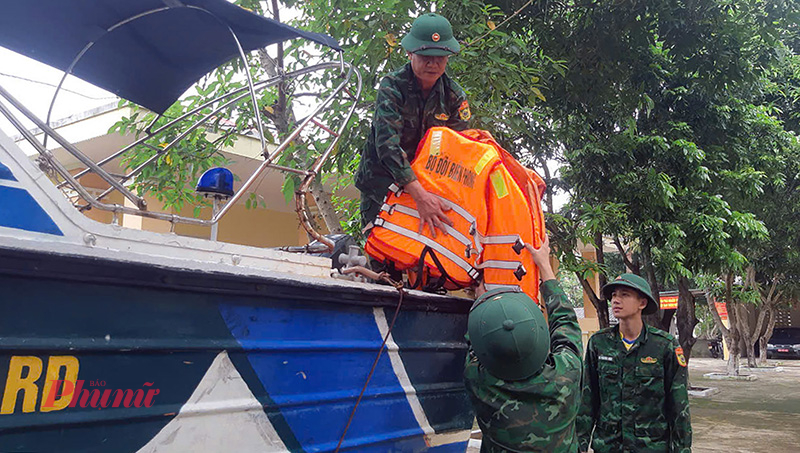 Lực lượng vũ trang tỉnh Quảng Bình - Sẵn sàng các phương tiện, trang thiết bị ứng phó với bão Trami