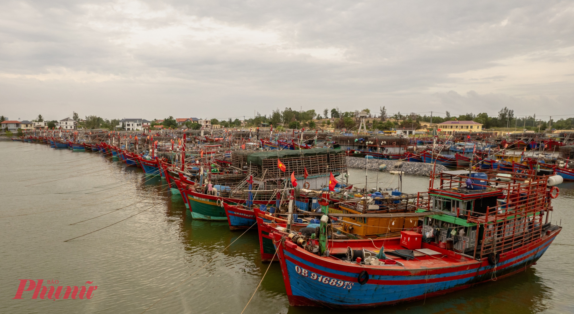 Tàu thuyền của ngư dân Quảng Bình đã vào tránh trú bão an toàn