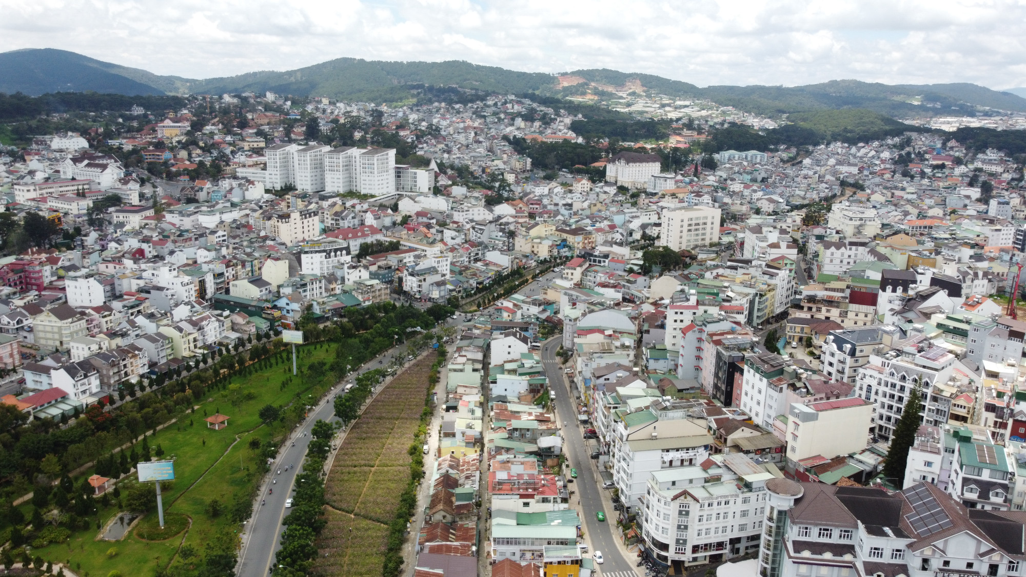 Một góc trung tâm TP Đà Lạt. Ảnh: Nhật Nguyên.