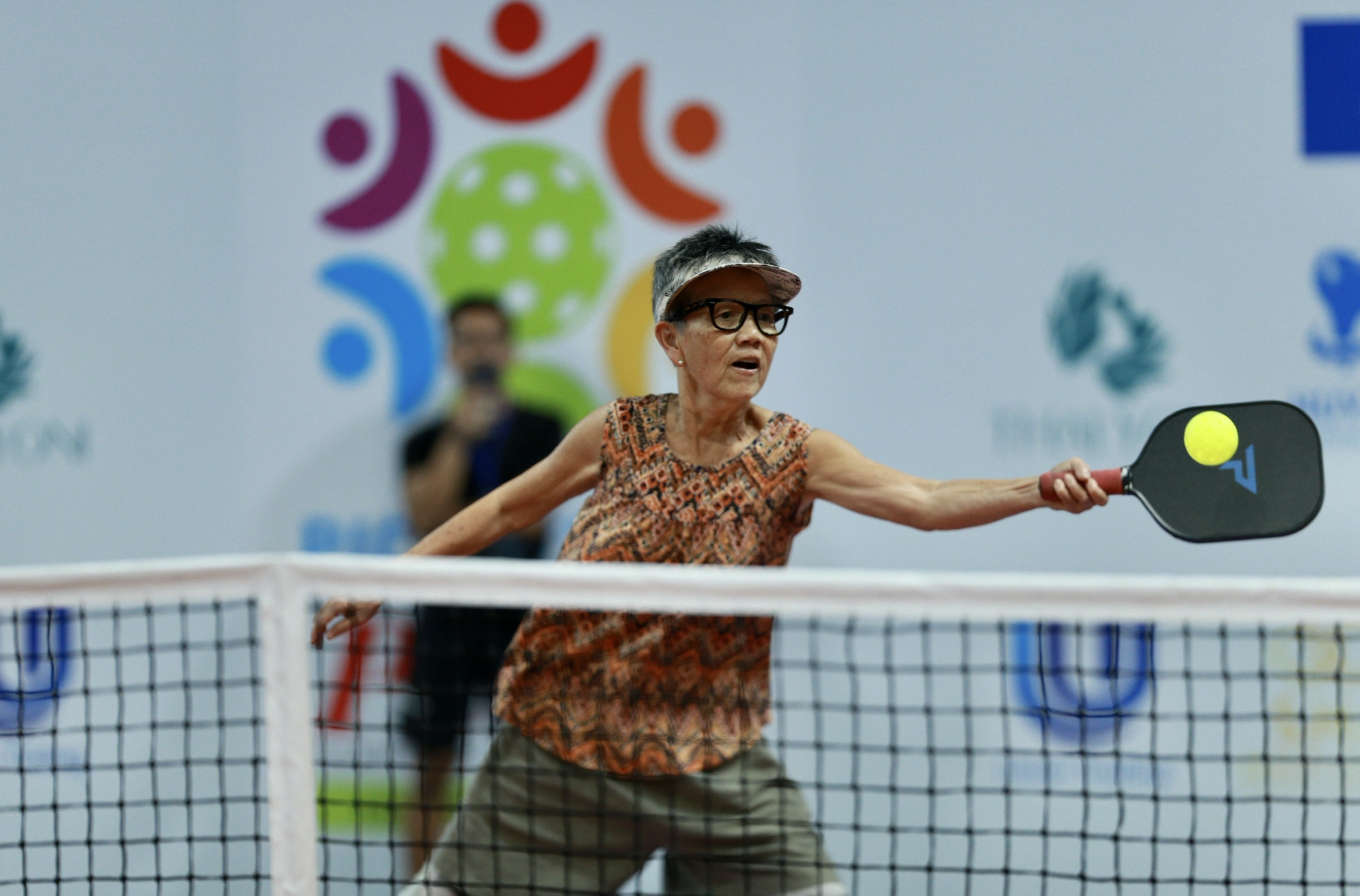 Nguyễn Thị Quỳnh Vân với biệt danh thân thương “bà ngoại pickleball” thi đấu ấn tượng