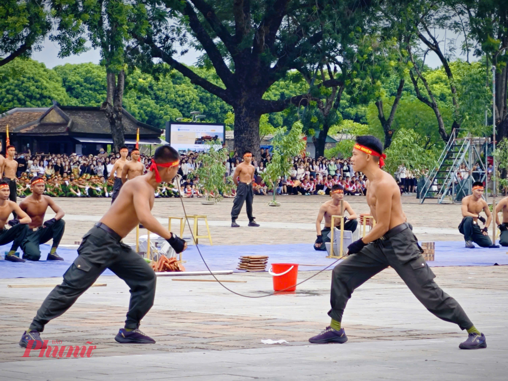 Ngoài ra các vận động vượt qua địa hình, vật cản, bắn súng ứng dụng, vận động cơ bản, công phá mục tiêu...