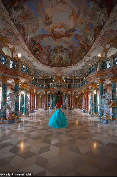 Wiblingen Abbey, Đức. Kelly nói, sách là nguồn cảm hứng lớn đối với cô, do đó, các thư viện kỳ diệu là nơi cô tìm đến. Cô ấy có thể dành hàng giờ trong thư viện ở phía nam thành phố Ulm thuộc bang Baden-Württemberg, miền nam nước Đức này.