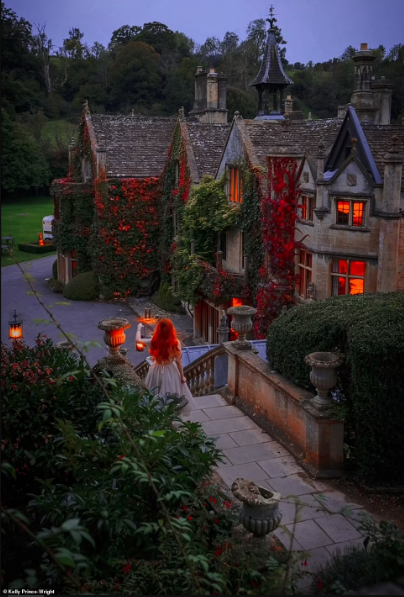 Khách Sạn Manor House, Castle Combe, Anh. Castle Combe được coi là một trong những ngôi làng đẹp nhất nước Anh. Ngôi làng nhỏ có một cây cầu tuyệt đẹp bắc qua một dòng suối, có những ngôi nhà gỗ và những quán rượu siêu ấm cúng. Khách sạn Manor House cũng là một nơi tuyệt đẹp để lưu trú. Castle Combe đẹp quanh năm, bạn nên đến đây vào sáng sớm hoặc tối muộn vì ban ngày nơi đây khá đông đúc.