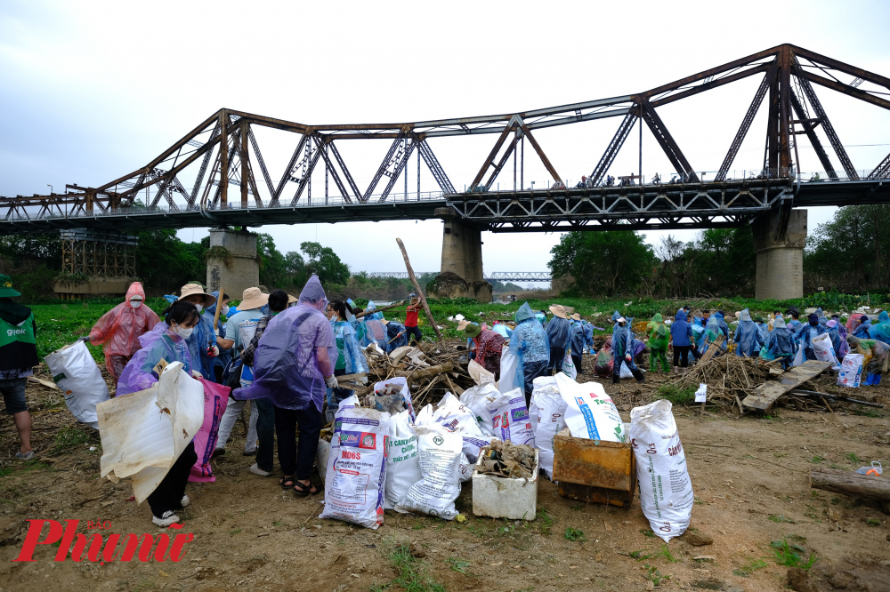 Phần lớn rác thải này sẽ được đưa đến các nhà máy xử lý rác và tái chế, nhằm giảm thiểu tác động lên môi trường. 