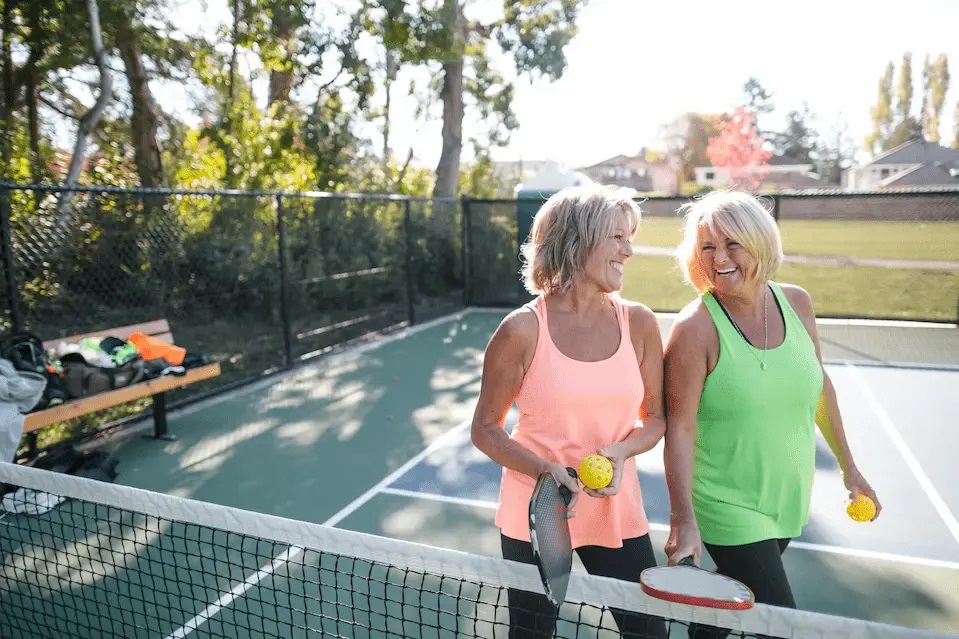 Những người lớn tuổi đến với pickleball để vận động và gắn kết, đẩy lùi sự cô đơn và nguy cơ suy giảm sức khỏe