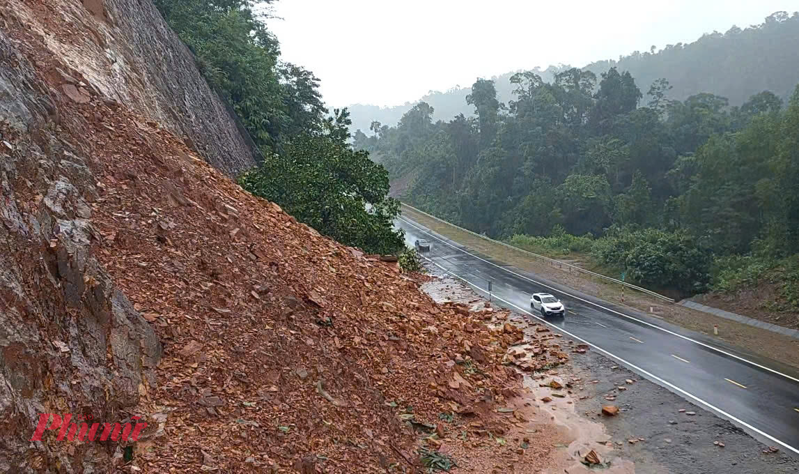 Tuyến La Sơn-Hoà Liên đang khai thác như cao tốc Cam Lộ-La Sơn (2 làn, tốc độ tối đa 80km/h, có hàng rào bảo vệ, cấm xe máy lưu thông) và dự kiến mở rộng đúng chuẩn cao tốc 4 làn.