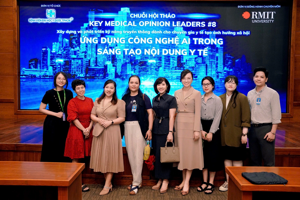 Các thành viên Trung tâm Truyền thông UMC cùng các Đối tác, Đơn vị đồng hành nỗ lực cùng nhau thực hiện chuỗi hội thảo chương trình KMOLs - Xây dựng và phát triển kỹ năng truyền thông dành cho chuyên gia y tế tạo ảnh hưởng xã hội - Ảnh: UMC