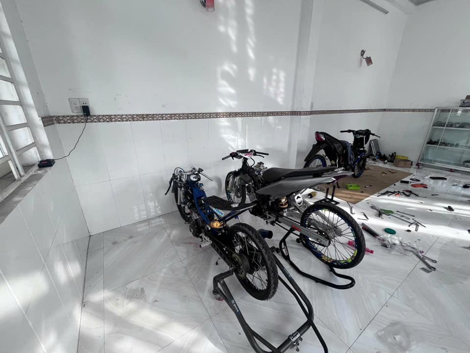 Xe đang được độ chế.