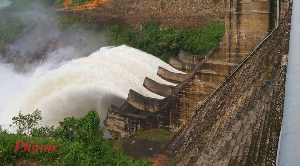 Thủy điện Bình Điền được lệnh điều tiết nước về hạ du để giảm lũ