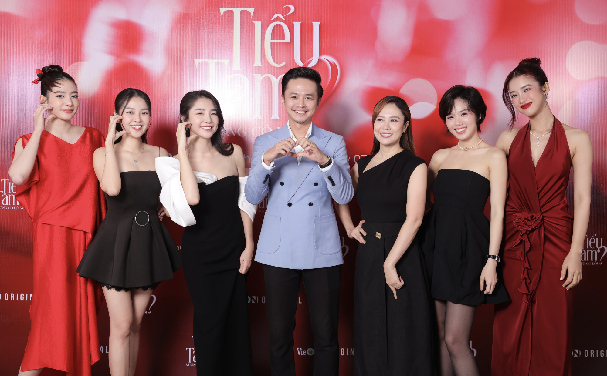 Văn Anh và các diễn viên tại buổi họp báo giới thiệu phim Tiểu tam không có lỗi?