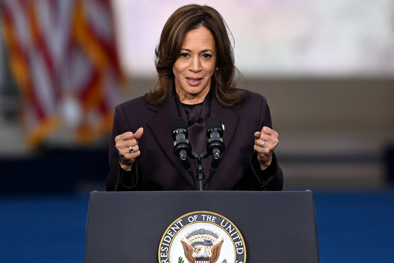 Bà Kamala Harris phát biểu trước người ủng hộ tại Đại học Howard ở bang Washington vào chiều 6/11 (Ảnh: Reuters)