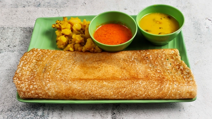 Thosai là một loại bánh crepe nướng giòn của miền nam Ấn Độ. Bánh làm từ bột đậu lăng lên men và bột gạo. Bánh ăn kèm với sốt kara-chutney ớt đỏ và sambar. Bữa sáng chỉ cần ăn một chiếc là no bụng. 