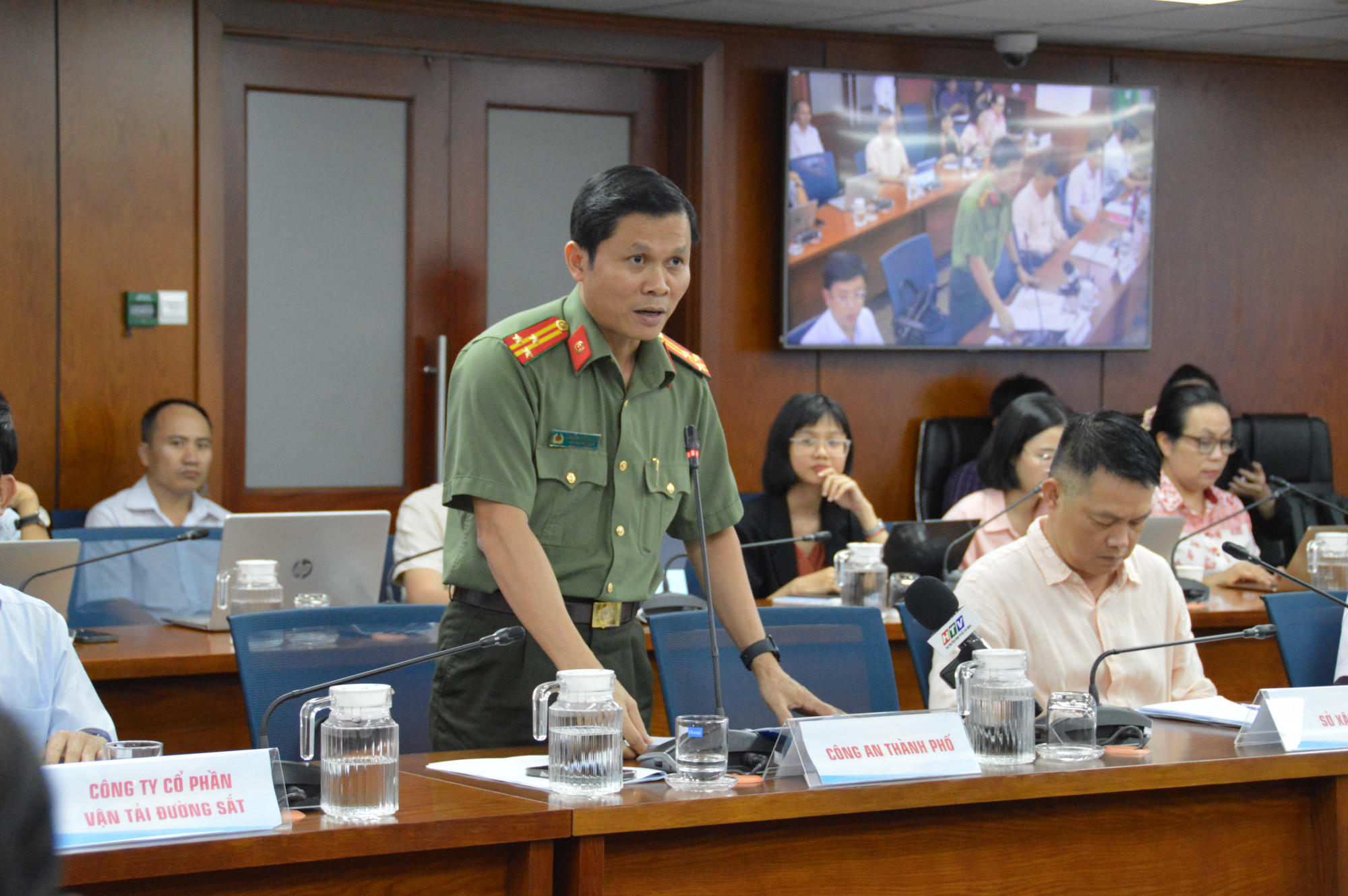 Thượng tá Nguyễn Thăng Long - Phó trưởng Phòng Tham mưu, Công an TPHCM thông tin tại buổi họp báo - Ảnh: Trần Ninh 