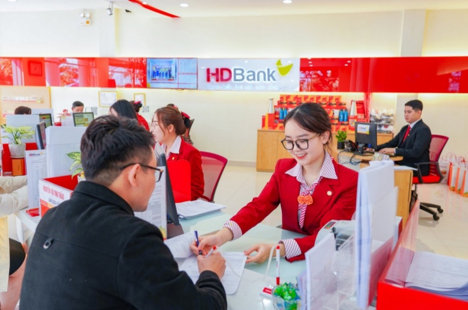 Ngân hàng HDBank lùi lịch trả cổ tức 20% bằng cổ phiếu sang quý 4/2024 - Ảnh: HDBank