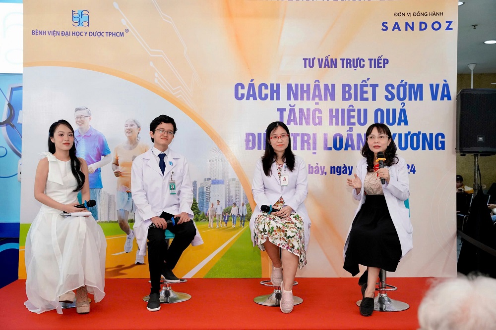 Các chuyên gia tại chương trình tư vấn cho cộng đồng với chủ đề “Cách nhận biết sớm và tăng hiệu quả điều trị loãng xương” - Ảnh: BV ĐHYD