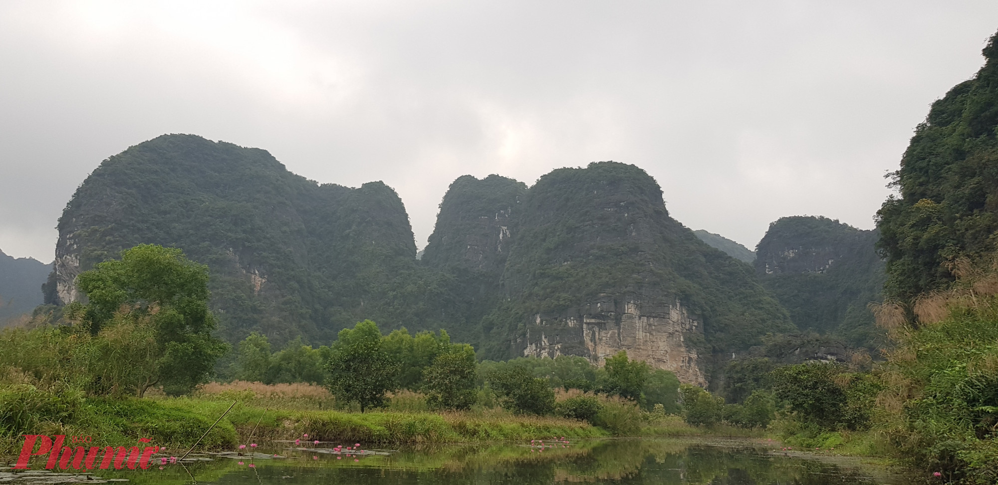 Ninh Bình với sông nước núi non xanh biếc, thích hợp cho những đôi chân thích khám phá vẻ đẹp thiên nhiên