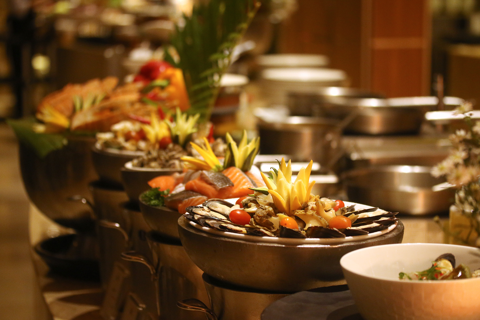 Mỗi loại hình buffet có điểm nhấn riêng. Buffet dimsum là 'tiệc dành cho những ai yêu thích ẩm thực Hoa, muốn tìm hiểu, trải nghiệm, cảm nhận văn hóa loại hình nghệ thuật ẩm thực này thì buffet hải sản là bữa tiệc dành cho những người mê seafood. 