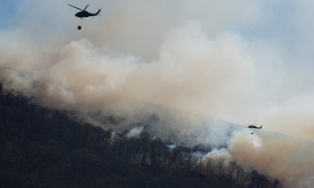 Một số tiểu bang ở Mỹ hứng chịu các đợt cháy rừng nghiêm trọng do hạn hán - Ảnh: AFP